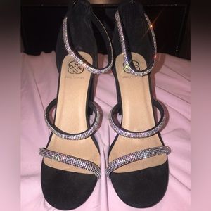 Daisy fuentes black / gem heels size 10